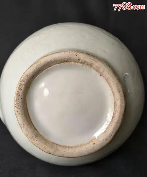 明永乐甜白釉暗刻云龙纹僧帽壶