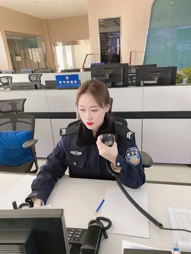 110最美接警员-交警支队冯爽