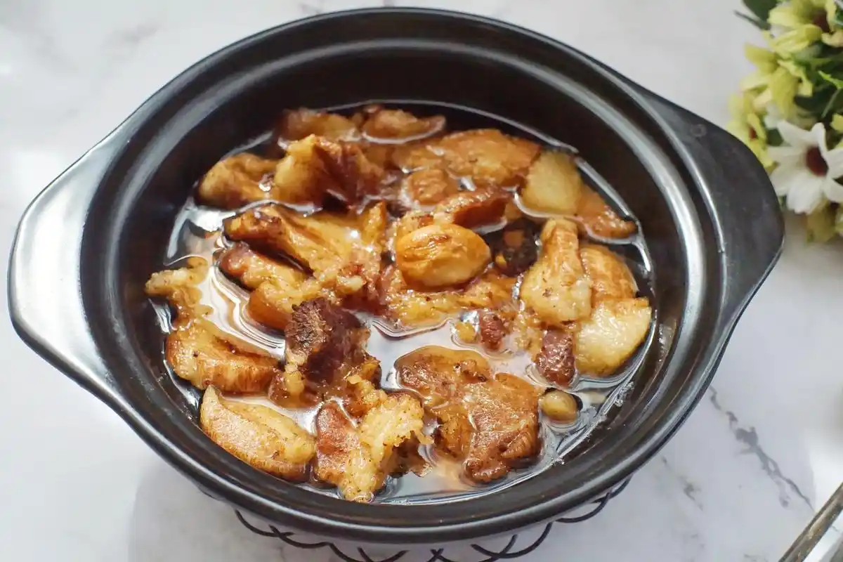 猪瘦肉被卖光,卖肉小伙子教我五花肉用砂锅做,太好吃了|五花肉|砂锅|