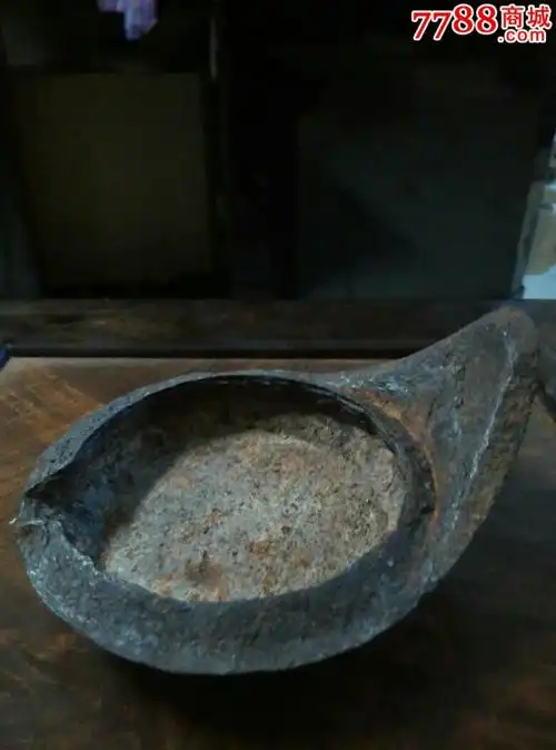 稀少清代铁质油灯