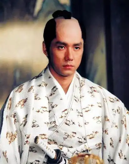 古代日本人为什么把头发中间剃了为什么日本武士都是地中海发型