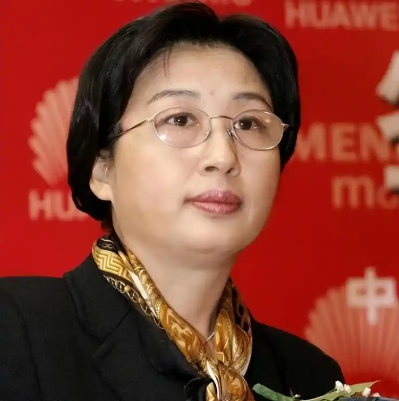 "揭秘"任正非现任妻子姚凌的个人简介(曾是"秘书"出身,和丈夫差30岁?