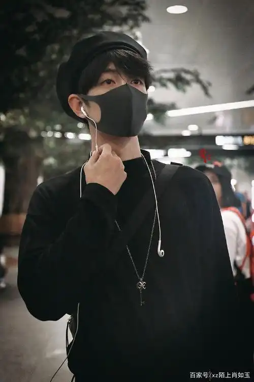肖战的小飞侠:带口罩也遮盖不了的帅气逼人的样子.