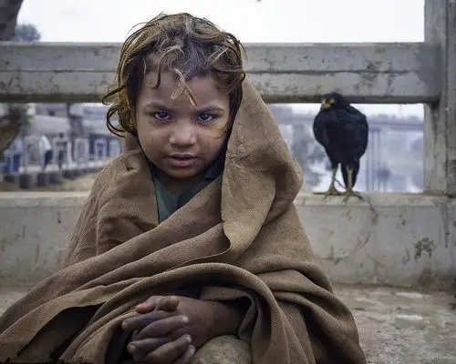 这个国家和中国关系最铁贫民却穷得把垃圾当食物