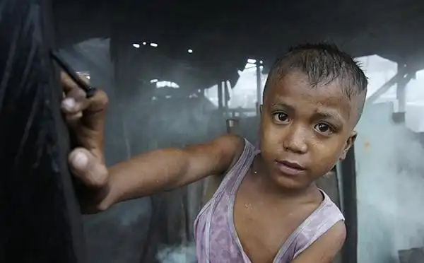 1/39 一组世界各地弱势儿童的照片,看完很心酸