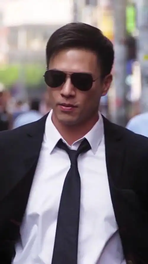 安志杰帅气登场!