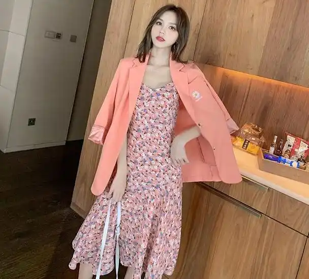 粉色西装外套怎么搭配?下面几种穿搭,让你秀出不一样的自己