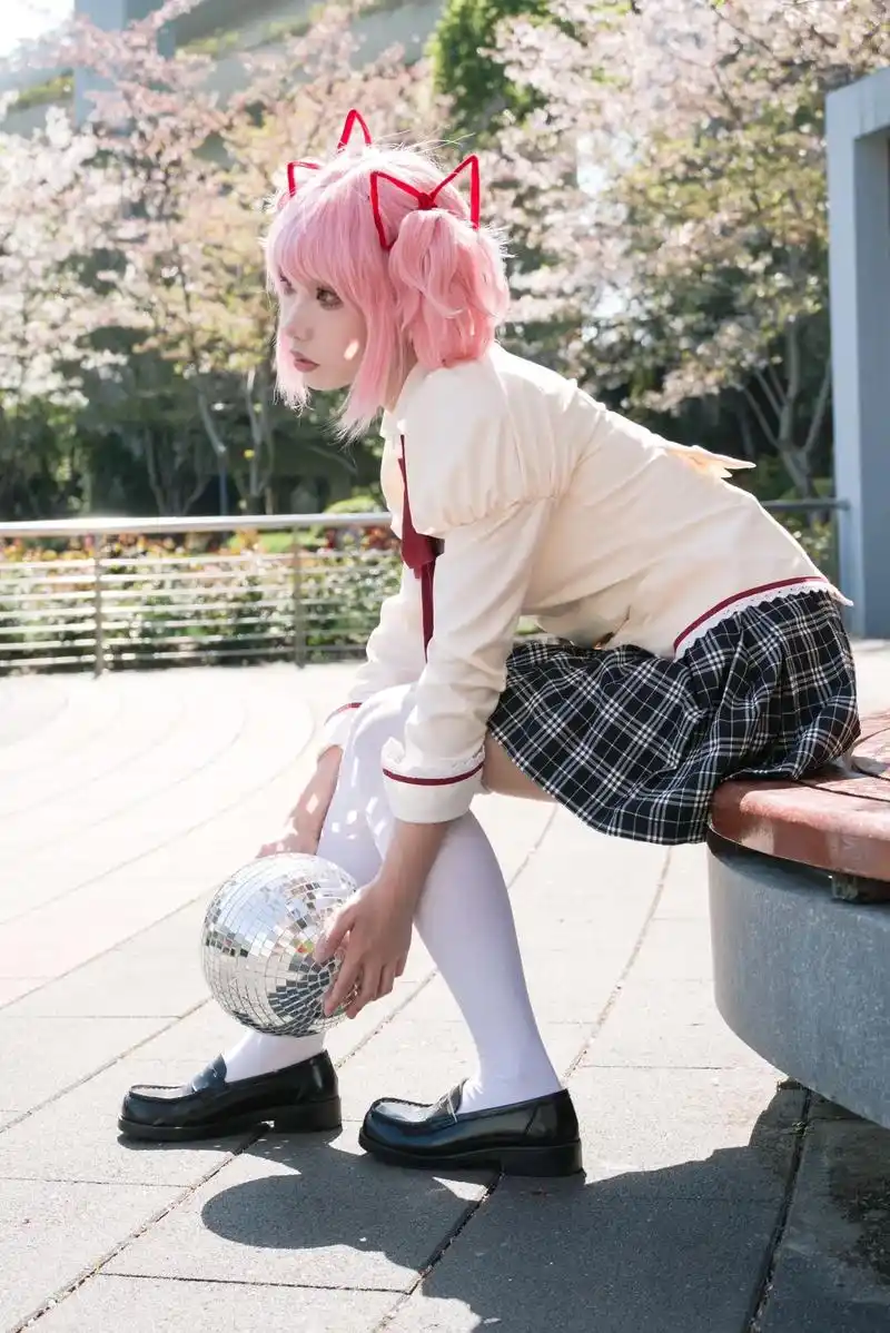 放学的午后.亮色调的发一下#魔法少女小圆 #cos #鹿目圆 - 抖音