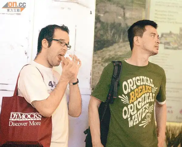 黄耀明同性恋钟情老外与现任男友甜蜜看演唱会