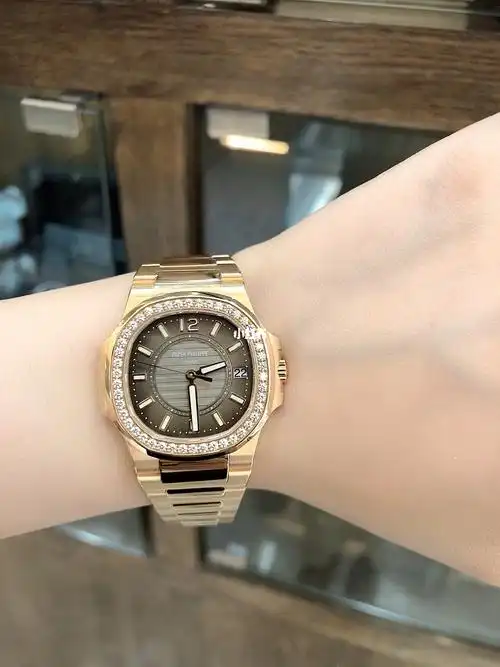 百达翡丽女款鹦鹉螺7010r超热门原镶钻圈