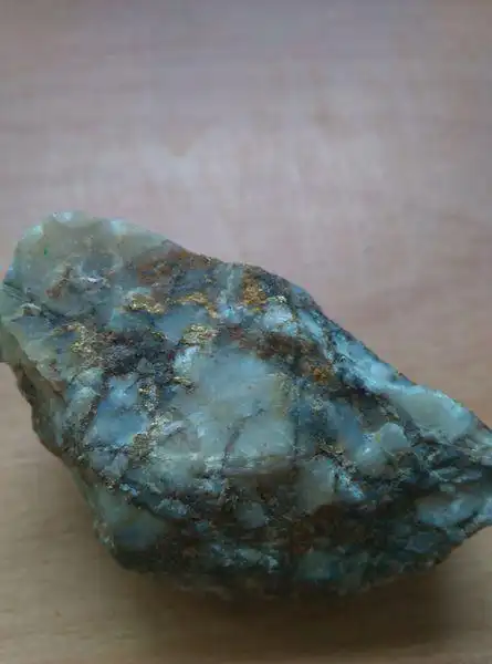 我有几块明金矿石请专业老师看看