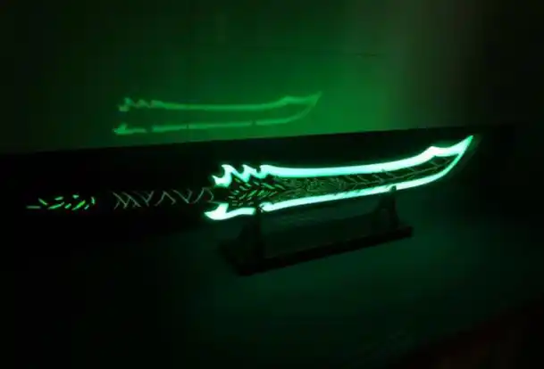 这把武器是逆天而行师傅送他的到,相当于神器了,就算是对方再强,这把