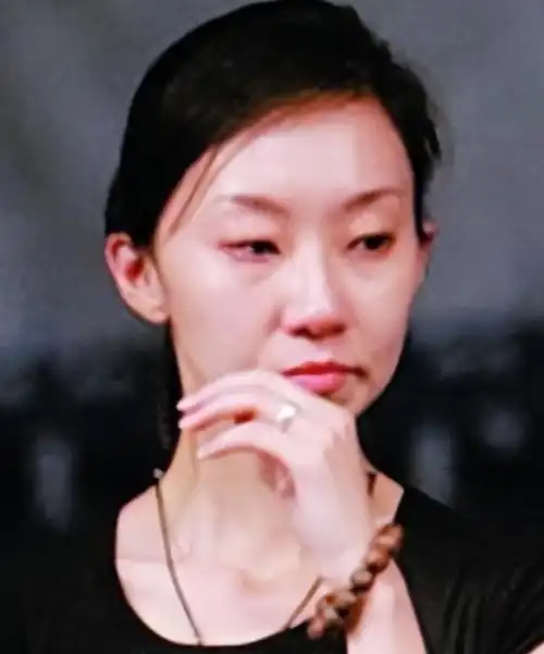 回顾侯耀文的女儿侯瓒怨恨父亲14年与二伯对簿公堂今过得怎样