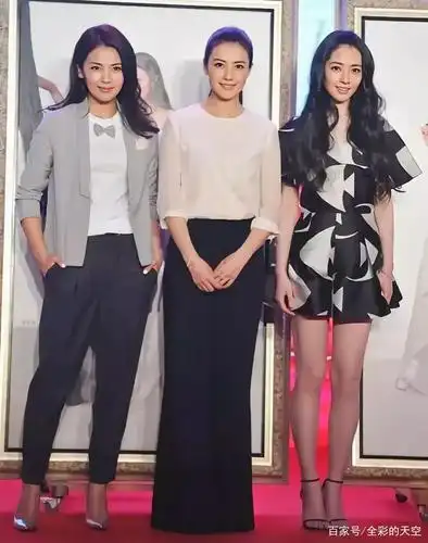 三个女人一台戏,三个女明星在一起是有人成为背景板,还是一起美