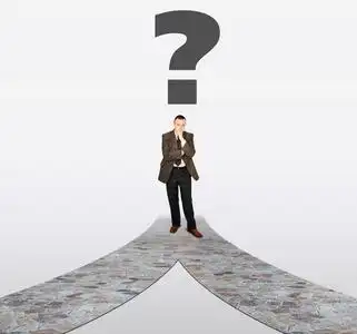 严肃的人,在路的分岔口.概念的艰难选择照片