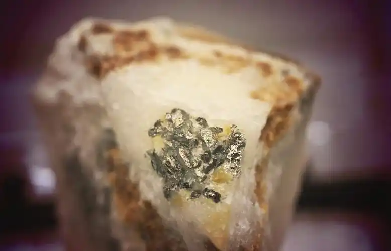 🔍探索日本河津鉱:硒碲铋矿的奥秘