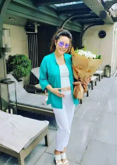 成都籍香港名媛罗力力携女坠楼身亡全身赤裸背后原因是什么