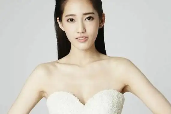 那么想挽留,或者是彻底的清寸则是不可能,王予柔据说是余文乐的妻子