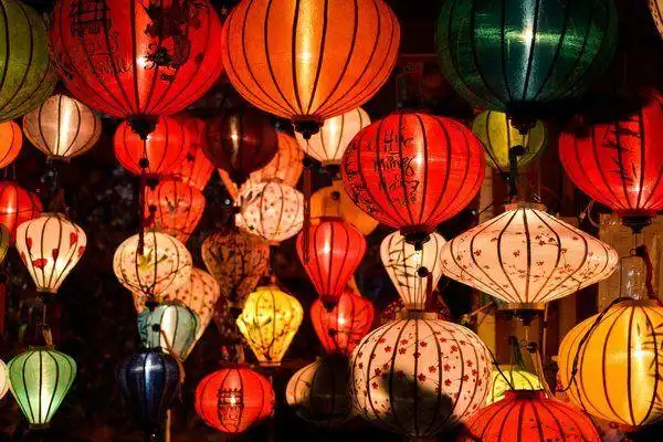 能够亲手制作一个灯笼更显珍贵但是对于孩子来说虽然现在灯笼种类繁多