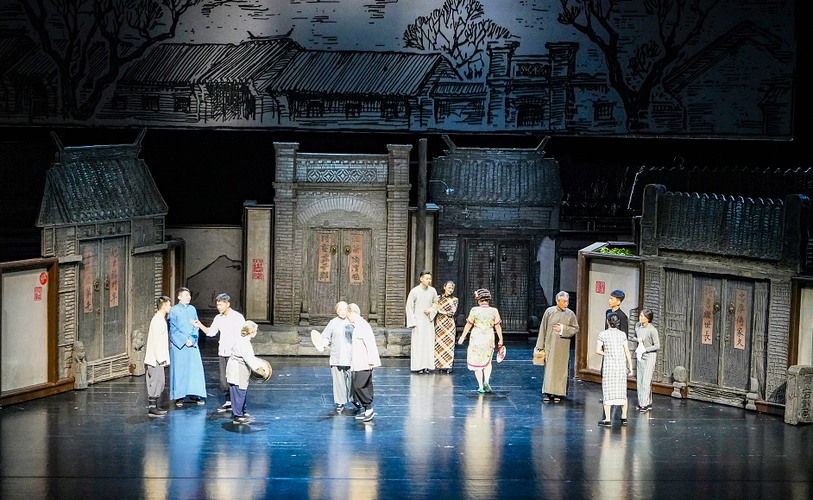 话剧《四世同堂》在鄂尔多斯大剧院上演