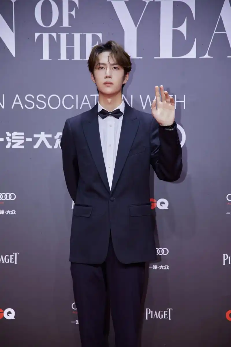 王一博斩获年度突破演员称号砥砺前行未来可期