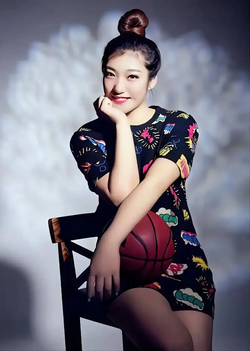 李梦高调秀3号战袍,作为中国女篮头号得分手,李梦会在wnba - 抖音