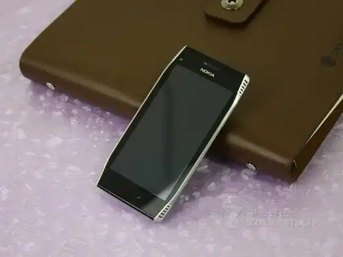 诺基亚 x7 灰色 外观图