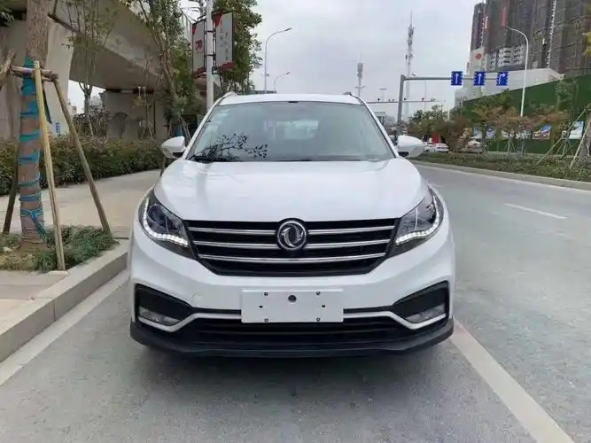 新到19年上牌东风风光580自动挡1.5t7座suv,日间行车灯