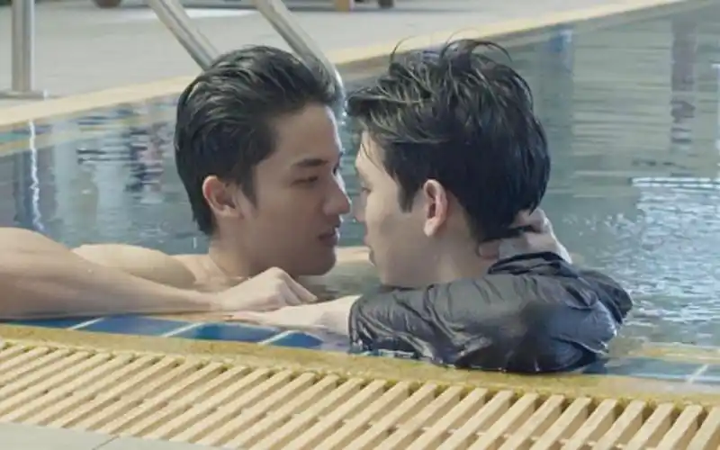 泰剧深蓝之吻所以说没人看到你们就可以这样了对吧