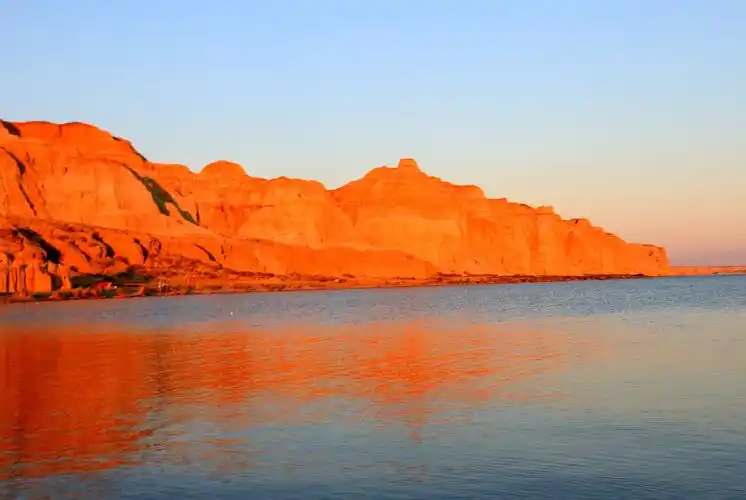 福海县乌伦古湖海上魔鬼城