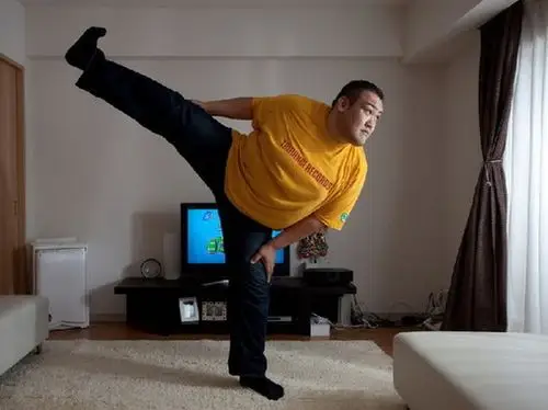 摄影师镜头记录日本相扑力士退休生活_海口网