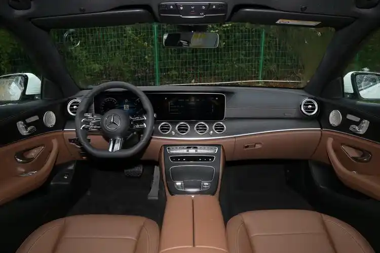 奔驰e级内饰-后排-发动机-易车