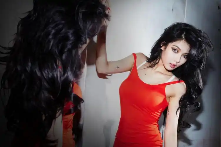 考古red时期的泫雅(图片分享)