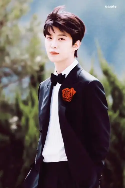 范丞丞刘雨昕同框梦回潮流合伙人##范丞丞刘雨昕后台打招呼