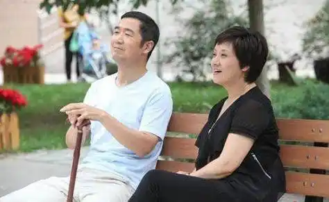 张国立为爱抛前妻,净身出户去北漂,邓婕为爱不再生育!