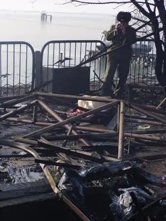 图文东航包头空难事故现场一片狼籍