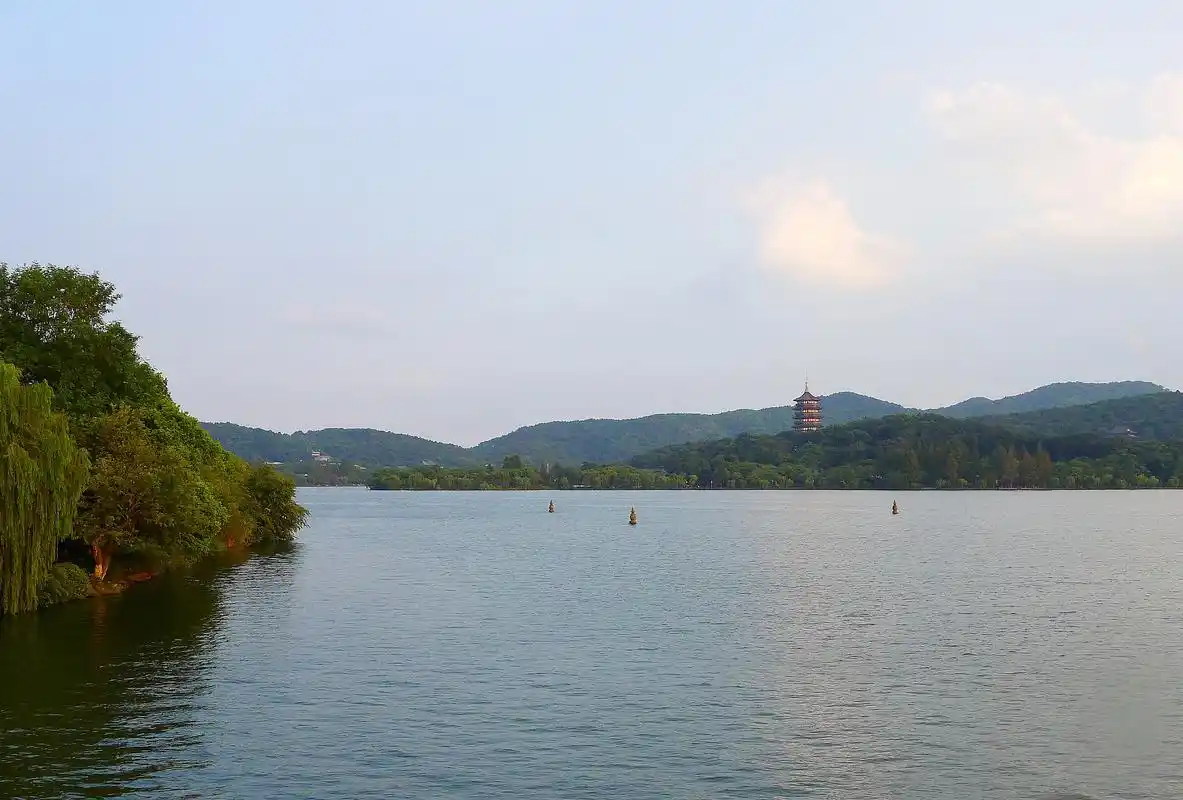 p>三潭印月,是浙江杭州 a href="#" data-lemmaid="562">西湖十景 /a