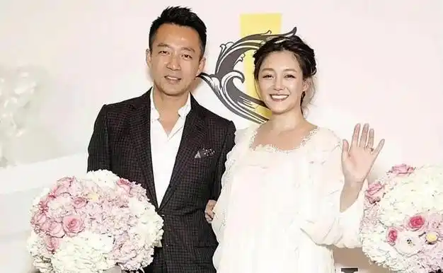 汪小菲官宣结婚大s无私送祝福一句称呼暴露真实关系