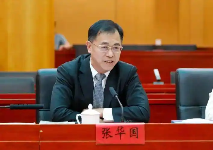 区长周江涛和国开行深圳分行副行长蒋菁莉签订《深圳市福田区人民政府