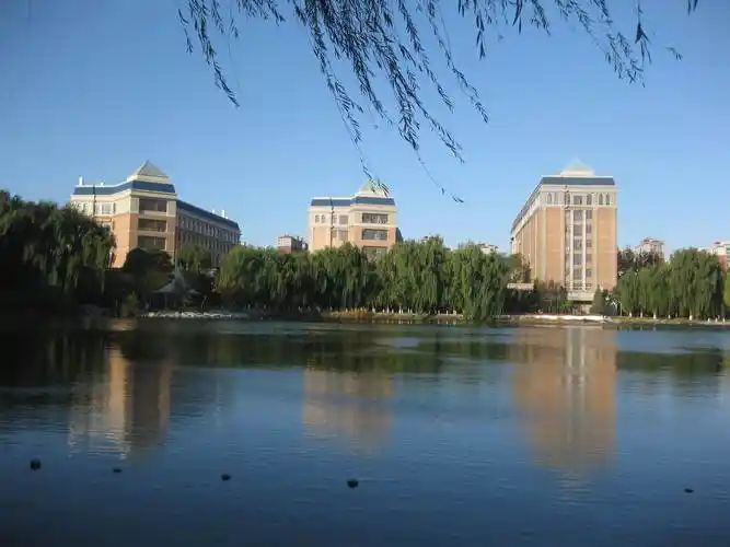 辽宁省锦州市渤海大学校园秋韵掠影