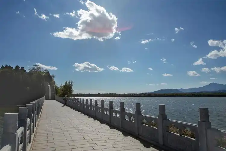 29          青龙湖北部为青龙湖公园,位于北京市丰台区王佐乡,距离