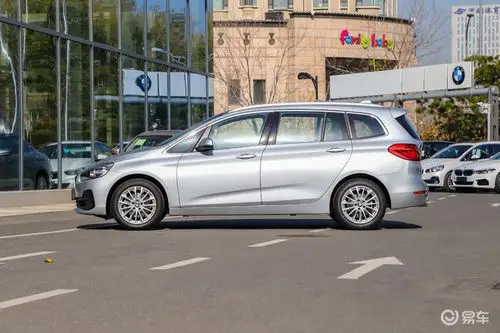 2018款 宝马2系 多功能旅行车 220i 领先版