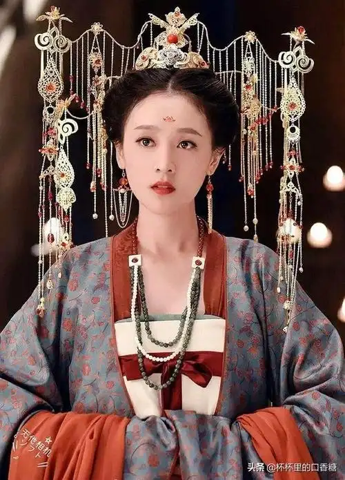 李沁楚乔传古装绝美镜头(9位女星蓝色系嫁衣)(25)