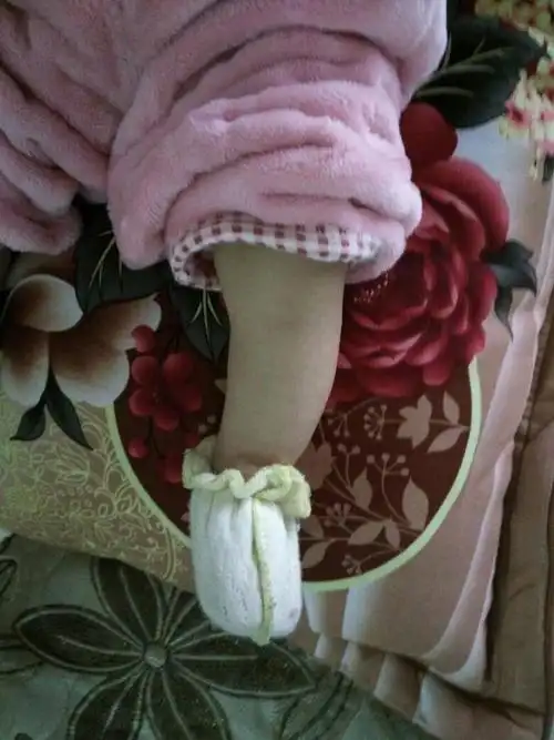 大家帮忙看看我家宝宝腿是不是好弯?