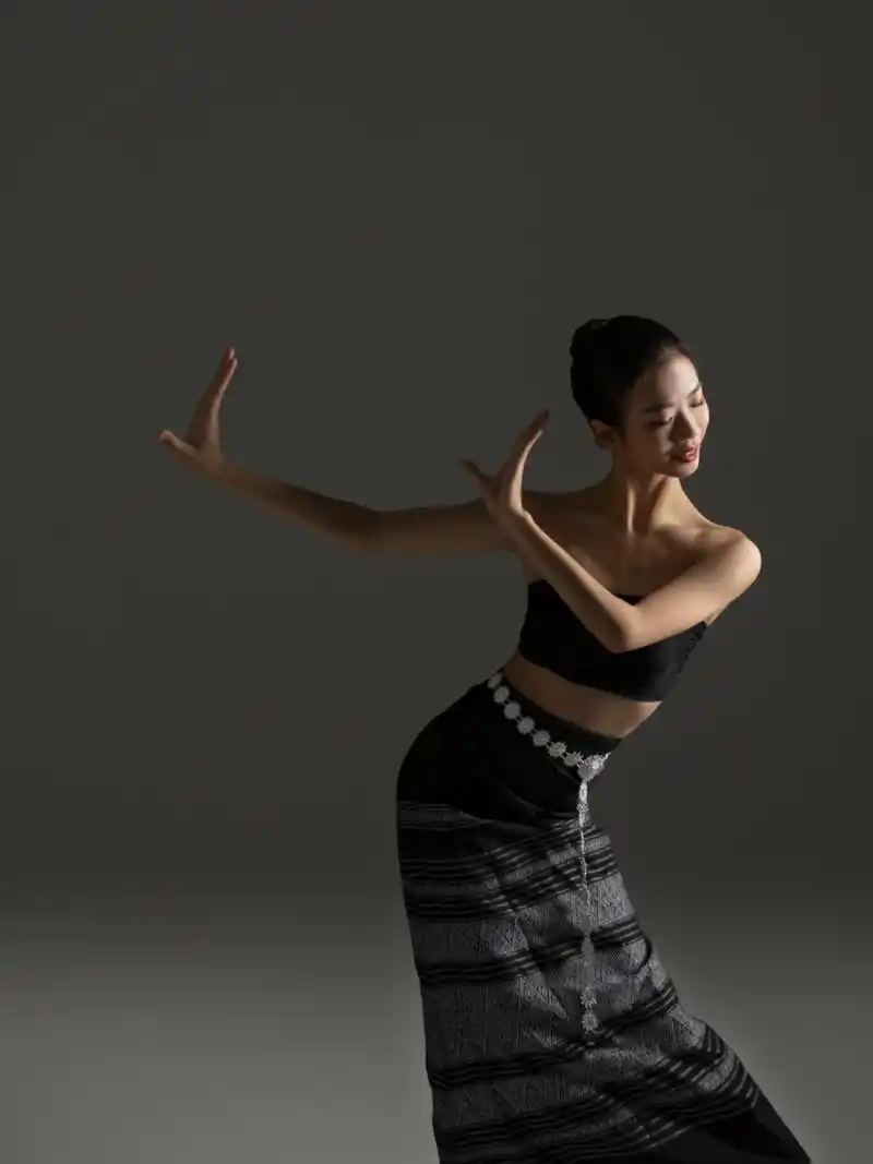 不是专业舞者 也能驾驭的简单傣族造型 简单又好看 傣族造型快来看看