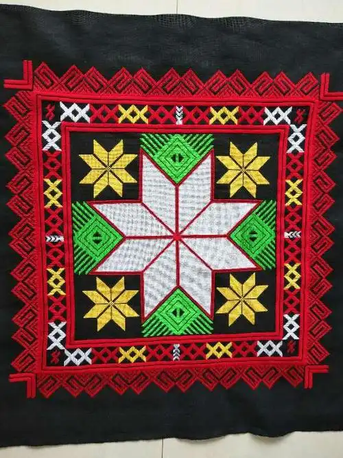 的8月迎来了瑶绣第三期开班 写美篇连南瑶族的挑花刺绣工艺精致细巧