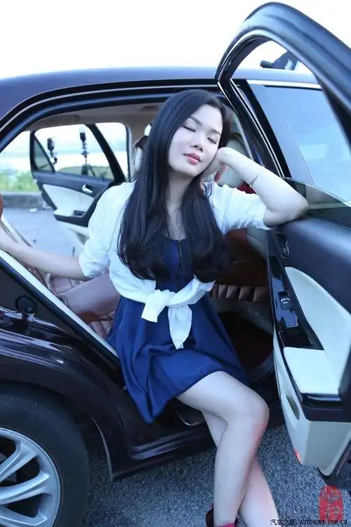 别人的媳妇做车模思锐与美女演绎的极致诱惑多图