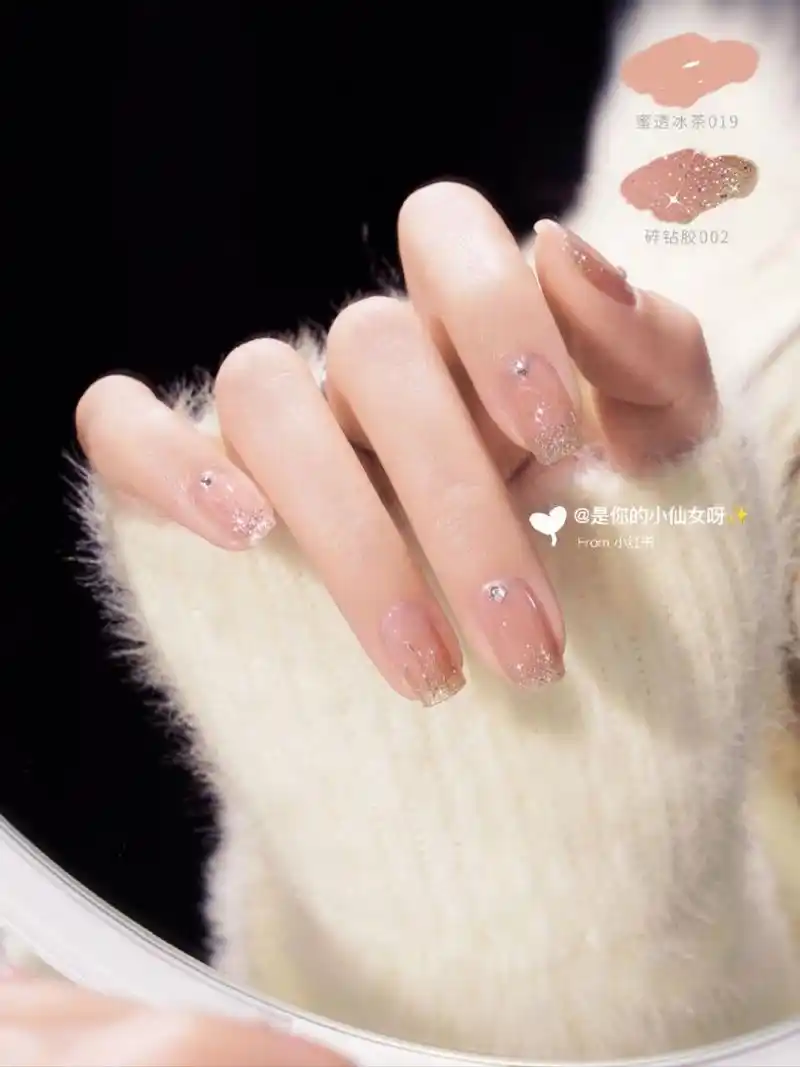 2023早春清新显白透色渐变美甲78 很有初春感的一款透色美甲,加上