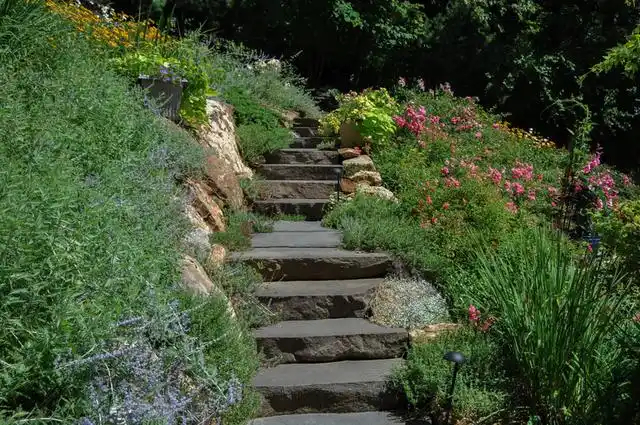庭院台阶这样做让你的花园更具层次感