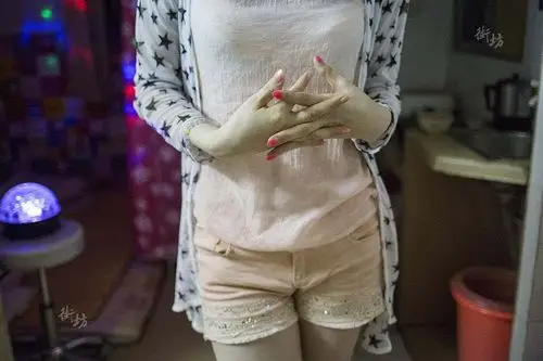 却梦想做女性,并为此打了7年的女性荷尔蒙,3年前甚至还曾进行"自宫"